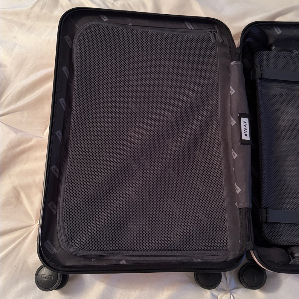 AWAY Millennial Pink Bigger Carry On Suitcase - Picture 8 of 9